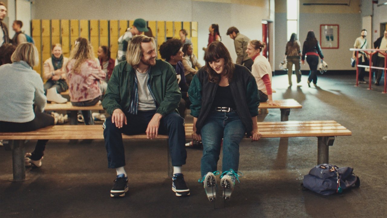 Leave One Day Movie Screenshot 1