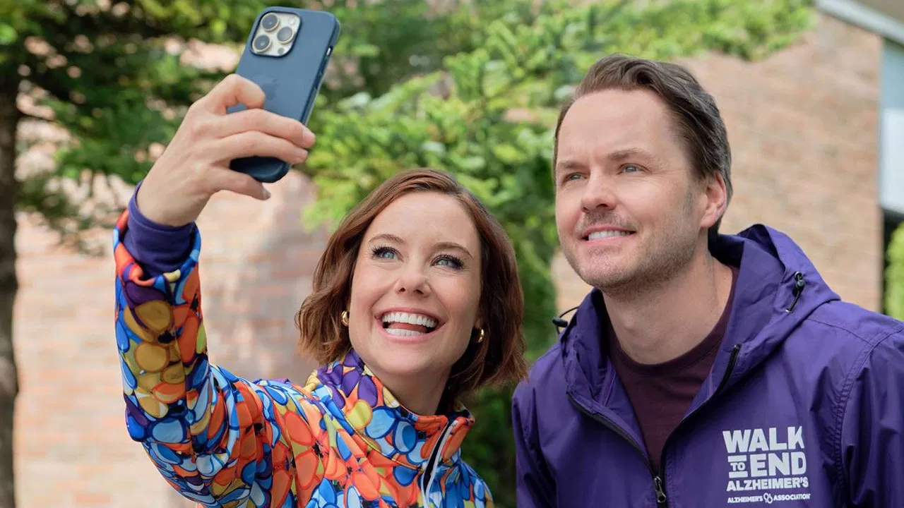 Falling Together Movie Screenshot 3