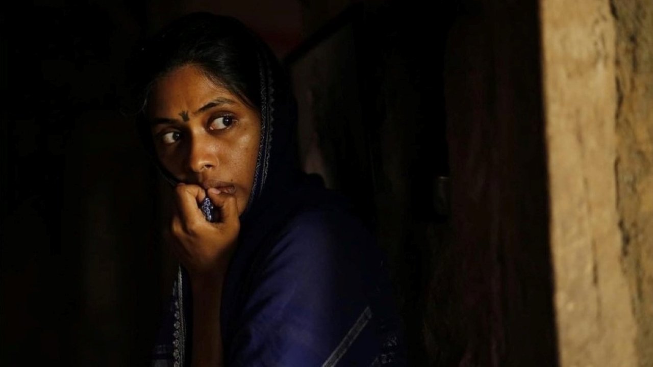 Dithee Movie Screenshot 1
