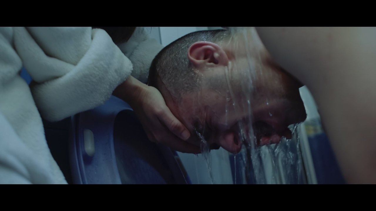 Black Dog Movie Screenshot 1