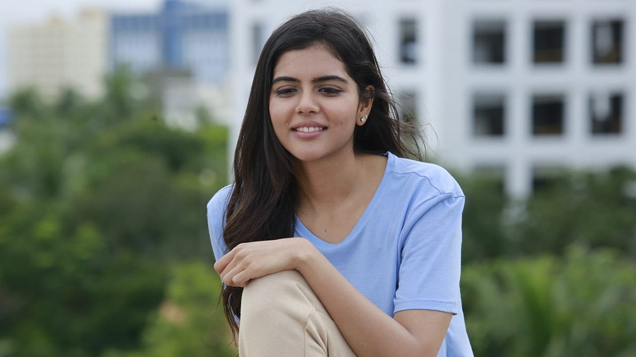 Varane Avashyamund Movie Screenshot 3